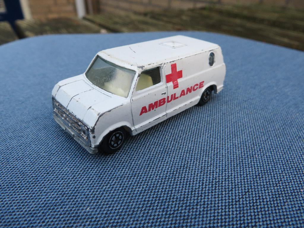Universal Studios Ford Econoline Ambulance (Yatming), Ophalen of Verzenden, Gebruikt, Auto
