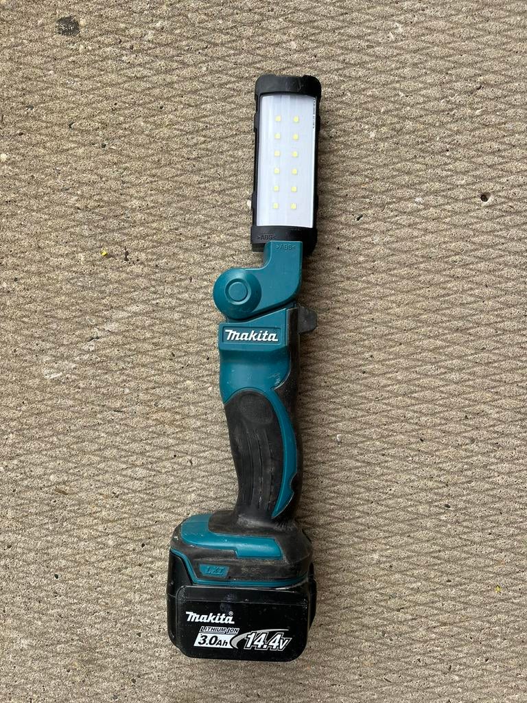 Makita 18v lamp met een accu 14v 3 amper, Ophalen of Verzenden, Gebruikt