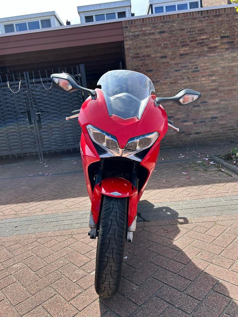 Honda VFR 800 Vtec Interceptor 2014, Motoren, Handvatverwarming, 4 cilinders, Motorrijbewijs A, Gebruikt
