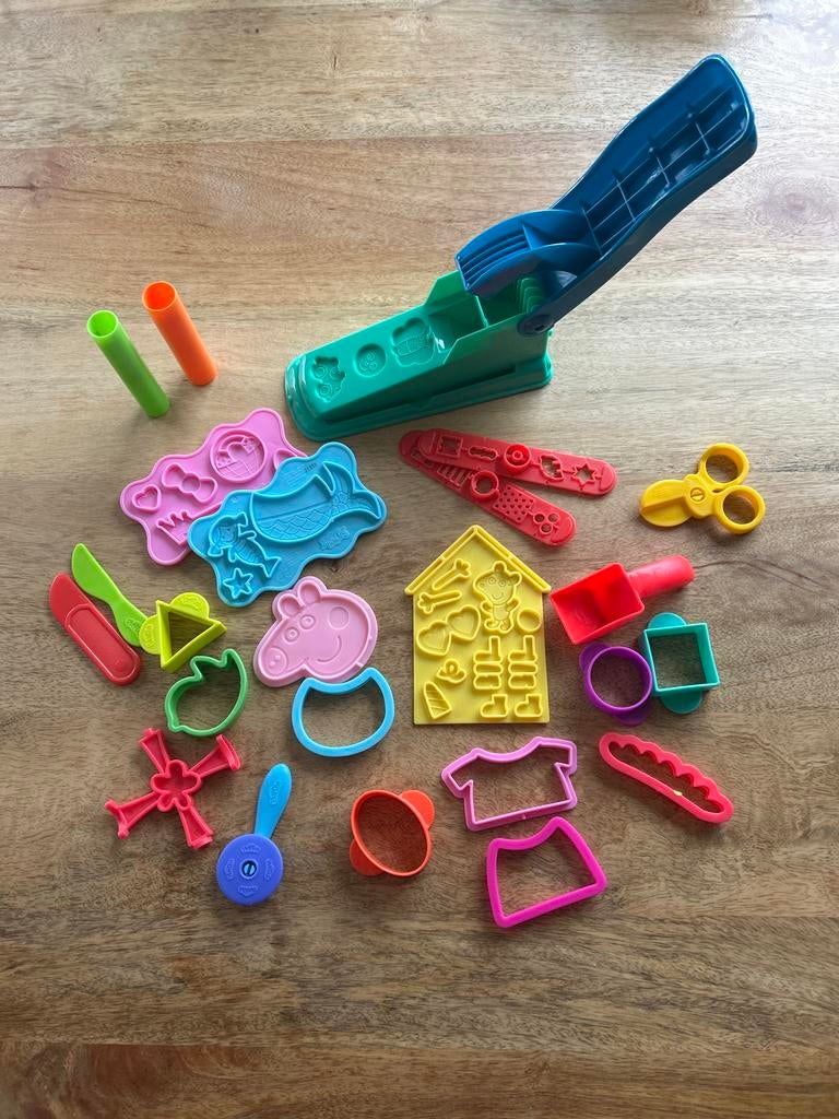 Play-Doh klei set met veel vormpjes, Kinderen en Baby's, Speelgoed | Educatief en Creatief, Ophalen of Verzenden, Gebruikt, Knutselen
