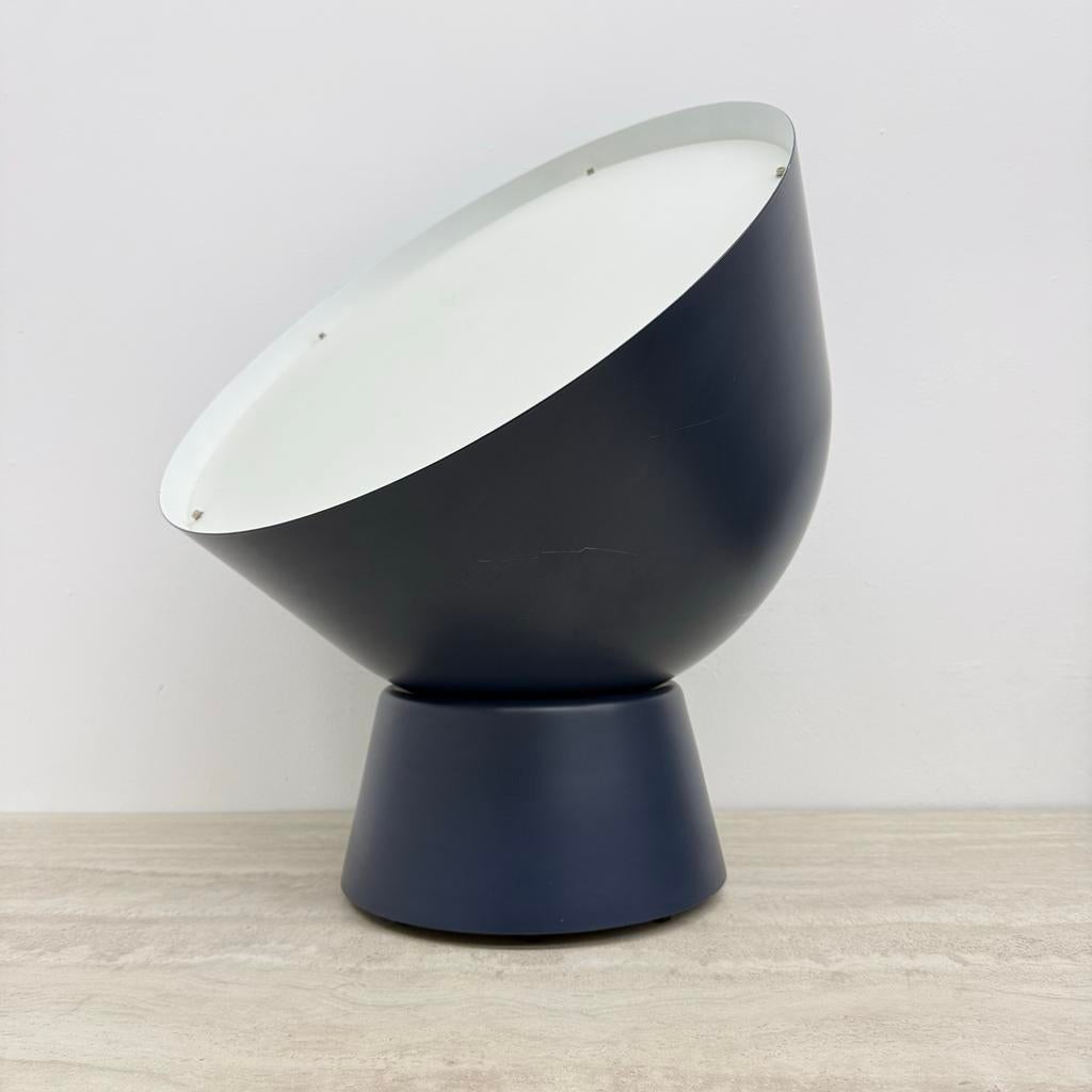 Ola Wihlborg Ikea Tafellamp - Zweeds Blauw Metaal, Jaren '00, Huis en Inrichting, Lampen | Vloerlampen, Gebruikt, Lamp, Lamp, Ophalen of Verzenden