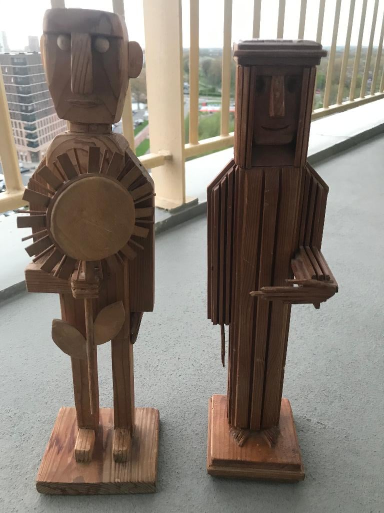 2 houten figuren beelden 1982, Houtsnijwerk, Ophalen of Verzenden, Handgemaakt, 20 - 50 cm