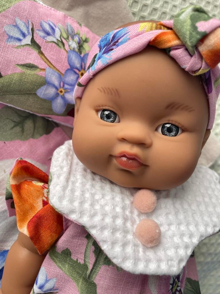Paola Reina pop met accessoires - Konijn & Bloemenprint, Kinderen en Baby's, Speelgoed | Poppen, Ophalen of Verzenden, Nieuw, Babypop