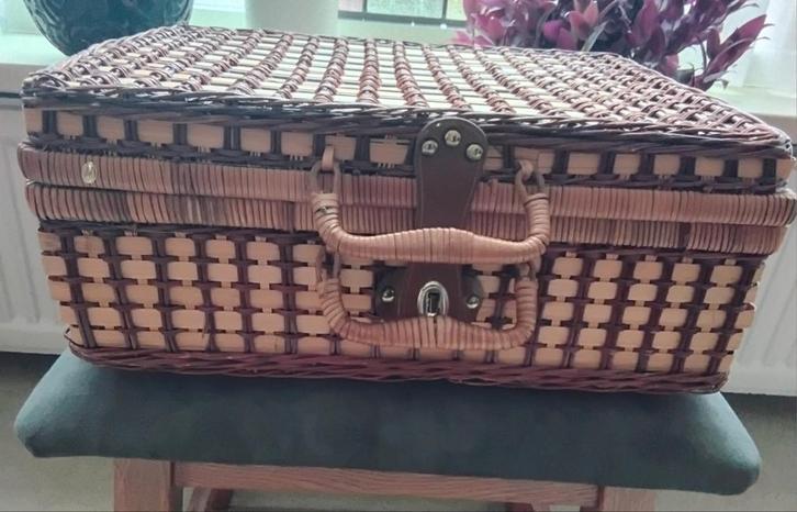 Vintage rieten picknickmand met fruitprint, Hobby en Vrije tijd, Overige Hobby en Vrije tijd, Zo goed als nieuw, Ophalen of Verzenden