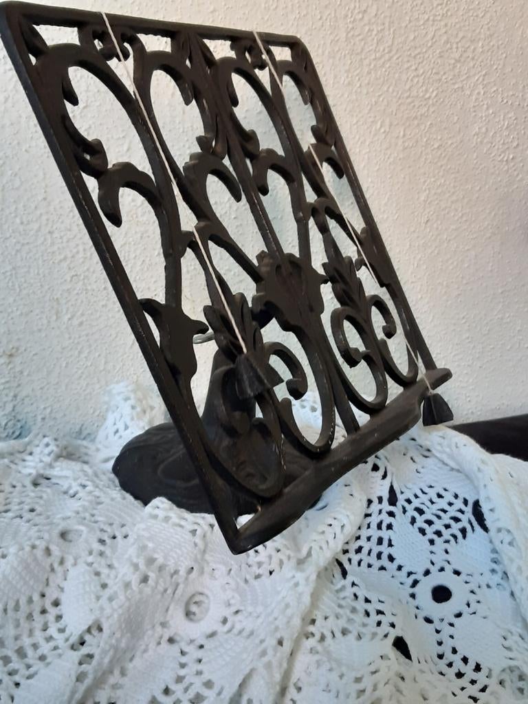 Boekenstandaard steun houder ,rek ,mooie details,landelijk, Ophalen of Verzenden