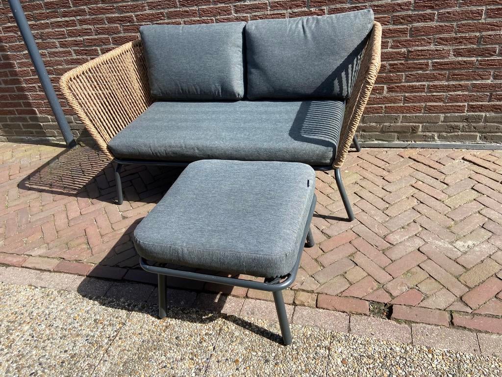 Loungebankje met hocker van Intratuin, Tuin en Terras, Overige materialen, Hocker, Zo goed als nieuw, Loungeset