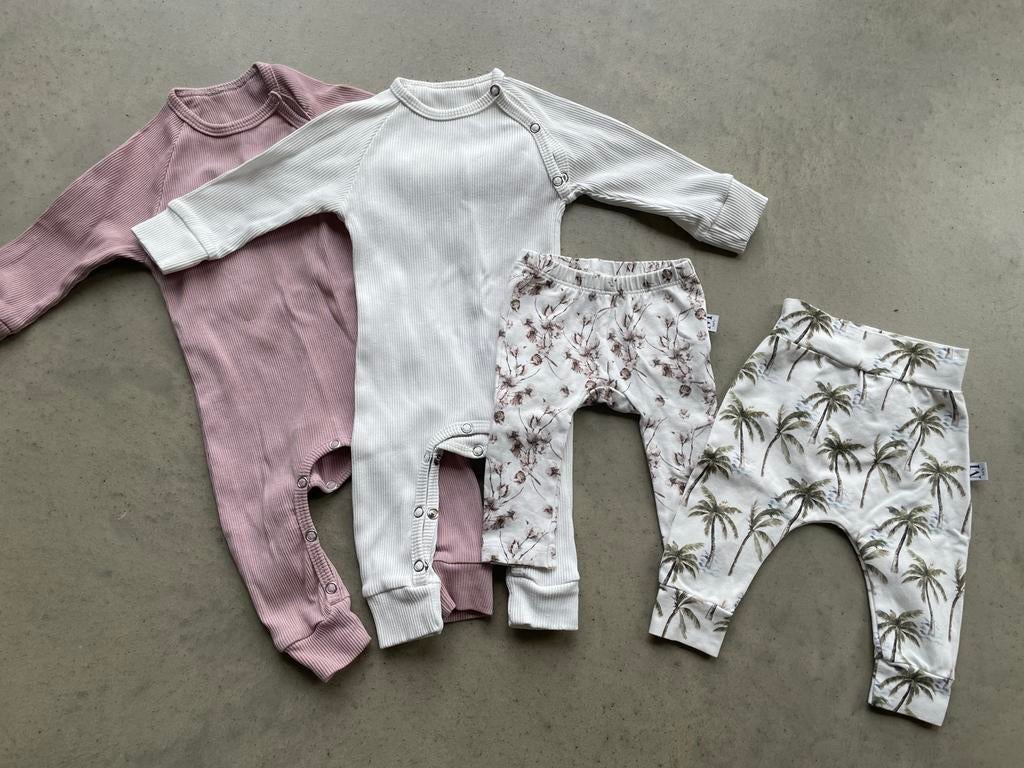 Moms & Mini's set: 2 boxpakjes en 2 broekjes - Maat 56, Kinderen en Baby's, Babykleding | Maat 56, Zo goed als nieuw, Meisje, Pakje