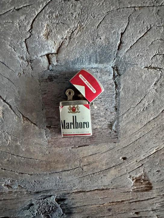Mini Zippo Marlboro aansteker - Vintage Collectible, Ophalen of Verzenden, Gebruikt, Aansteker