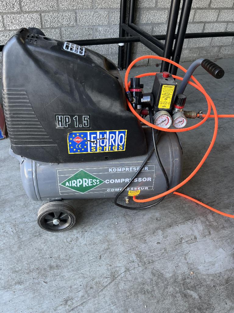 2x Airpress compressor  – goed werkend – set of los, Doe-het-zelf en Verbouw, Compressors, Ophalen, Gebruikt, 6 tot 10 bar, Minder dan 200 liter/min