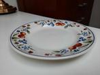 Ontbijtbord met fruit- en bloemmotief, Gebruikt, Keramiek, Ophalen of Verzenden, Bord(en)