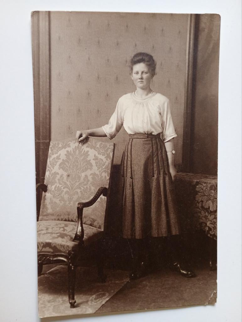 Fotokaart Groningen Vrouw Uithuizermeeden 1929, Verzamelen, Foto's en Prenten, Ophalen of Verzenden, Voor 1940, Gebruikt, Foto
