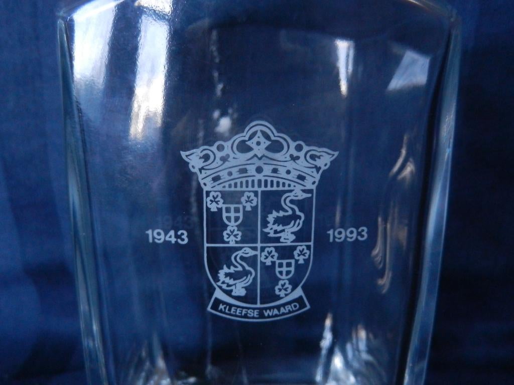 Leerdam (?) vierkante karaf met wapen van Kleefse Waard 1993, Ophalen of Verzenden