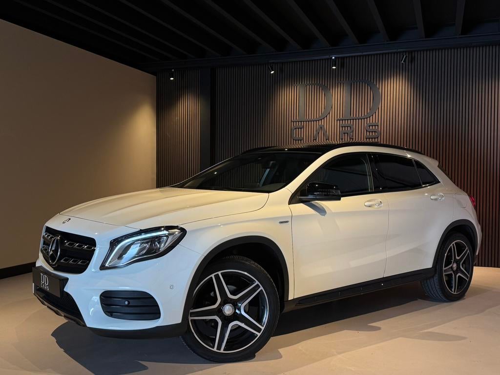 Mercedes-Benz GLA 200 | Edition 1 | Pano | AMG | Ambient |, Auto's, Mercedes-Benz, Lichtsensor, Zwart, 715 kg, Wit