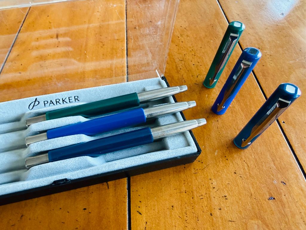 Parker Vector Rollerball in 3 leuke kleuren NIEUW, Verzamelen, Pennenverzamelingen, Parker, Overige typen, Nieuw, Met doosje