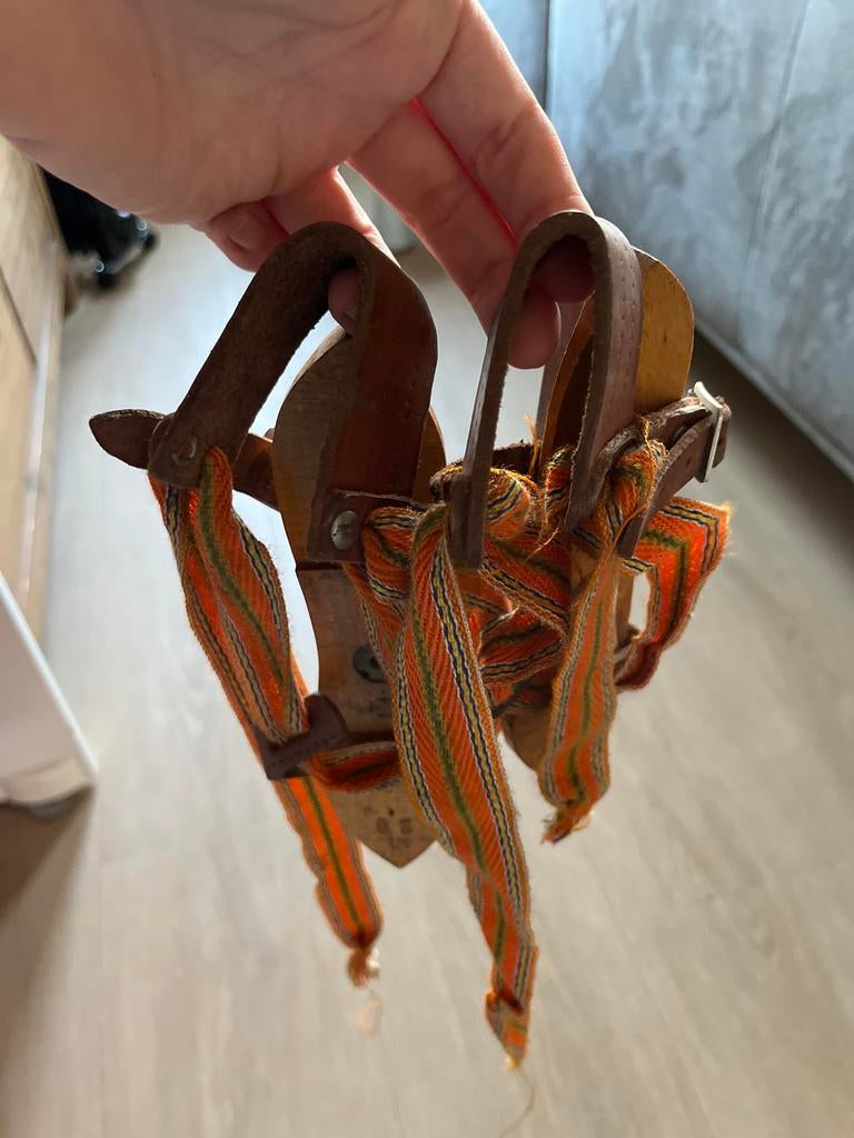 Vintage houten schaatsen met leren banden, Antiek en Kunst, Curiosa en Brocante, Ophalen of Verzenden