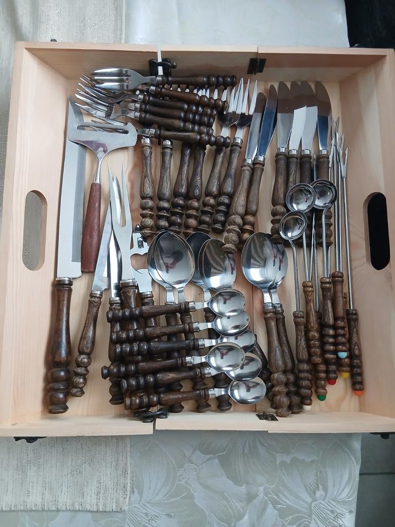 Uitgebreide Bestekset met Houten Handvatten, Antiek en Kunst, Ophalen of Verzenden