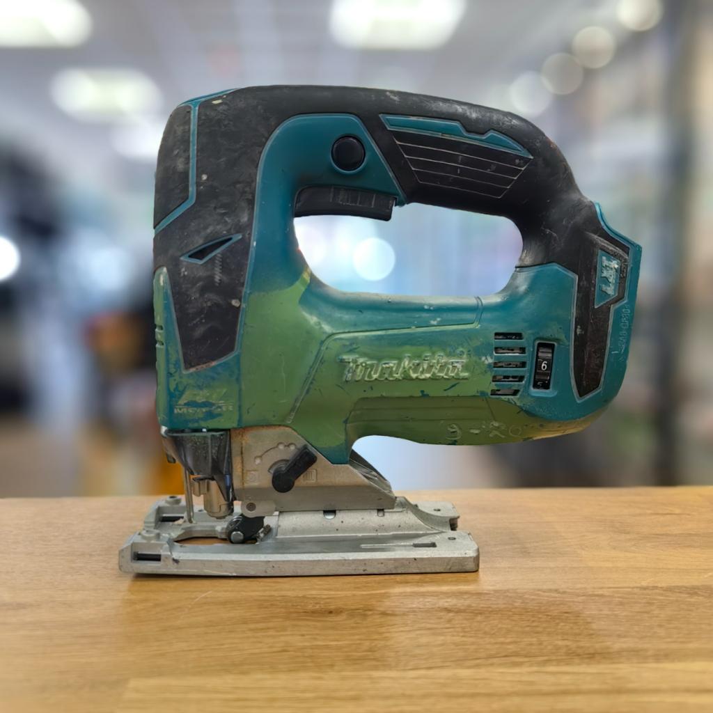 Makita DJV182 Accu Decoupeerzaag | Body | BJ 2020, Makita, Zo goed als nieuw, Support@makita.com, Makita Corporation, 3-11-8, Sumiyoshi-cho, 
Anjo, Aichi 446-8502
Japan