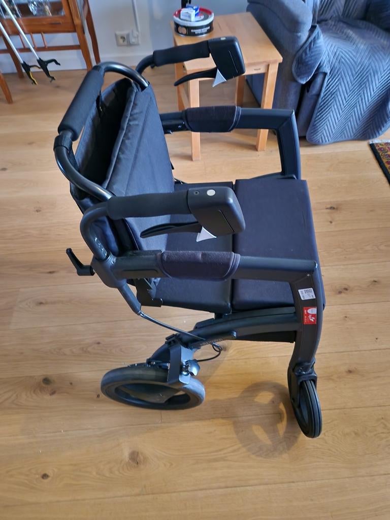 NIET DE ROLLATOR  parkinson  maar de aanpassing tot rolstoel, Verzenden, Nieuw
