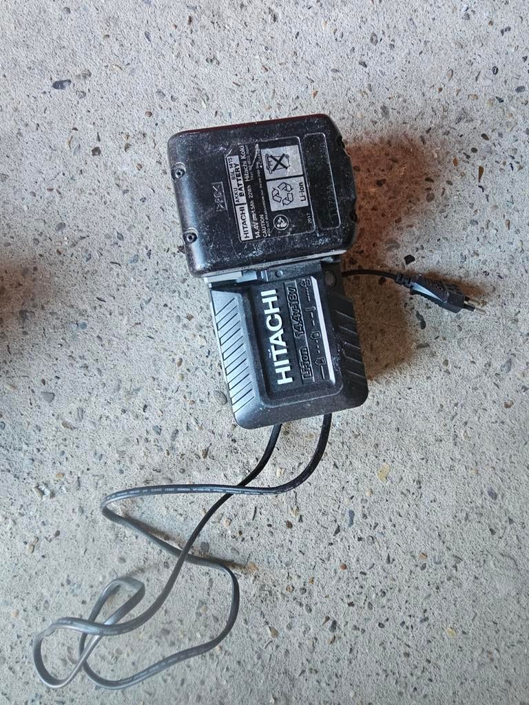 Hitachi accu en oplader 14.4V - 18V Li-ion, Ophalen of Verzenden, Gebruikt
