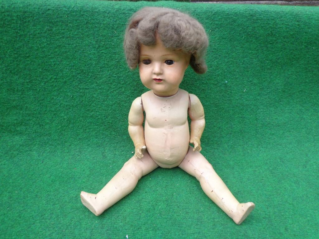 antieke pop van papier-maché met pruik, 46 cm, geen merk, Verzamelen, Poppen, Ophalen of Verzenden, Gebruikt, Pop