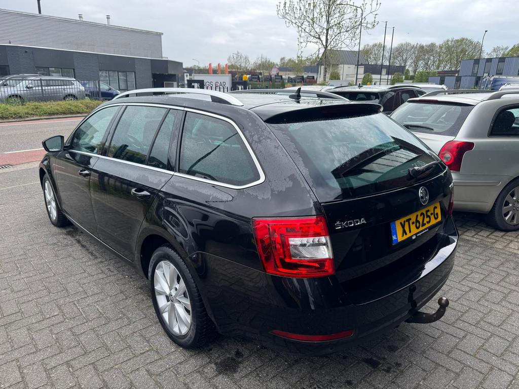 Skoda Octavia Combi 1.0 TSI Business AUTOMAAT CAMERA TREKHAA, Auto's, Skoda, Gebruikt, Euro 6, 116 pk, Zwart