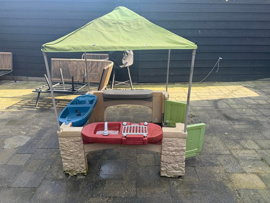 Buiten speelkeuken Step2 All Around Playtime Patio, Kinderen en Baby's, Speelgoed | Speelkeukens, Ophalen, Gebruikt, Kunststof