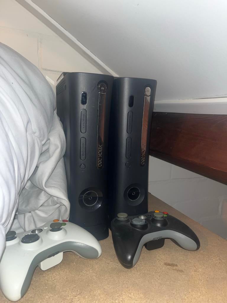 2x Xbox 360 consoles met 2 controllers (geen kabels), Ophalen of Verzenden, Gebruikt, Met 2 controllers, 360 S
