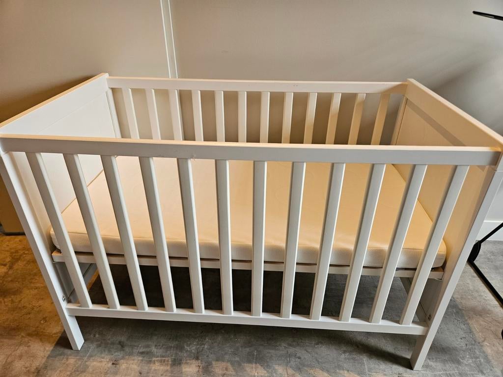 Ledikant Sundvik Ikea + matras + zijsteun, Ophalen, Zo goed als nieuw, Ledikant