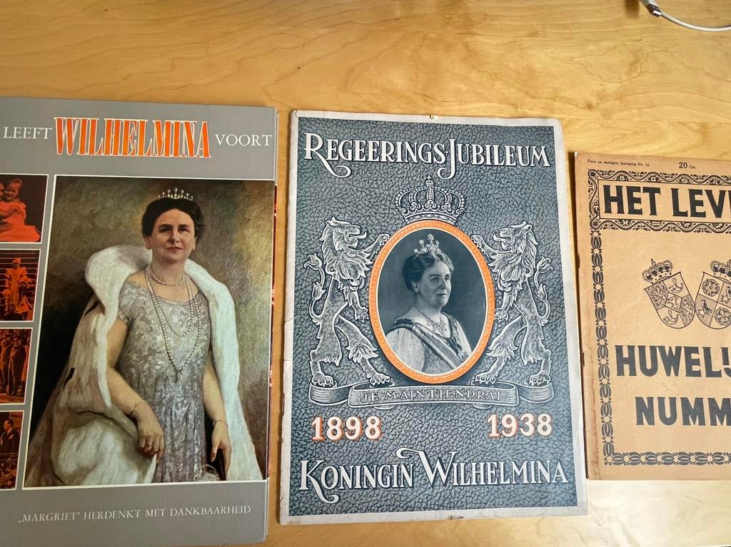 koningin Wilhelmina oude boeken erg oud., Ophalen of Verzenden, Gebruikt, Tijdschrift of Boek