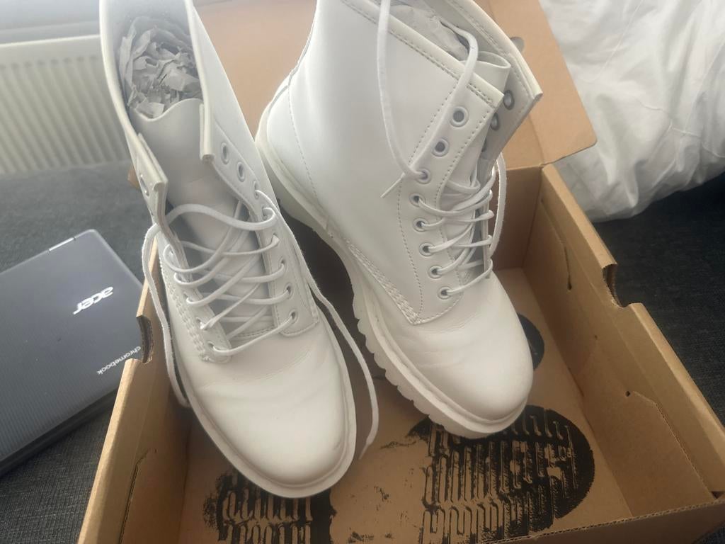 Nieuwe Dr Martens wit, Ophalen, Nieuw, Wit, Lage of Enkellaarzen