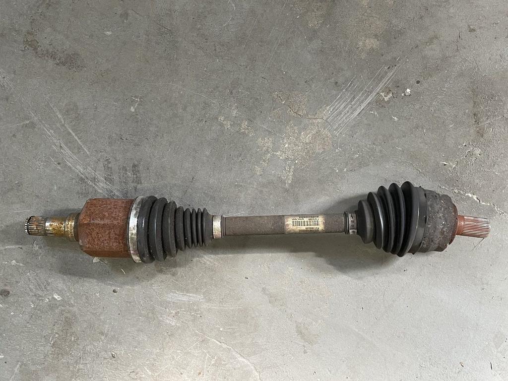 Volvo v40 aandrijfas linksvoor p31280669, Gebruikt, -, -, Ophalen of Verzenden