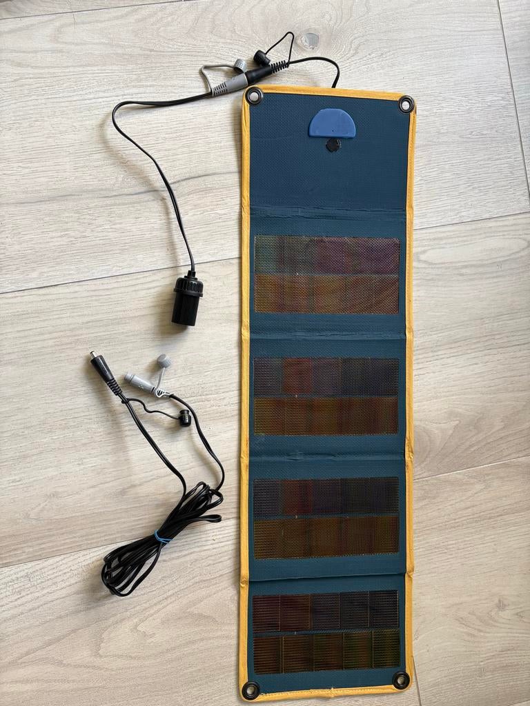 Opvouwbaar 5watt outdoor zonnepaneel met 4 panelen, Ophalen, Gebruikt