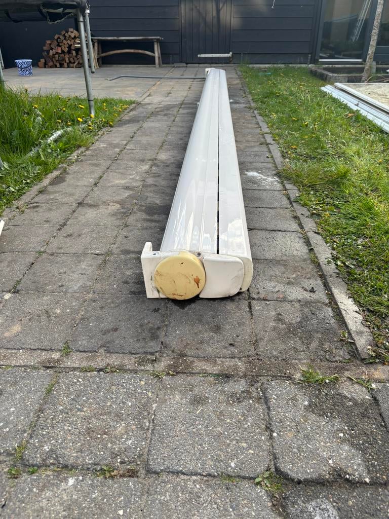 Mooi zonnescherm 5 meter met beugels, Tuin en Terras, Elektrisch, Ophalen of Verzenden, Zo goed als nieuw, 150 tot 300 cm