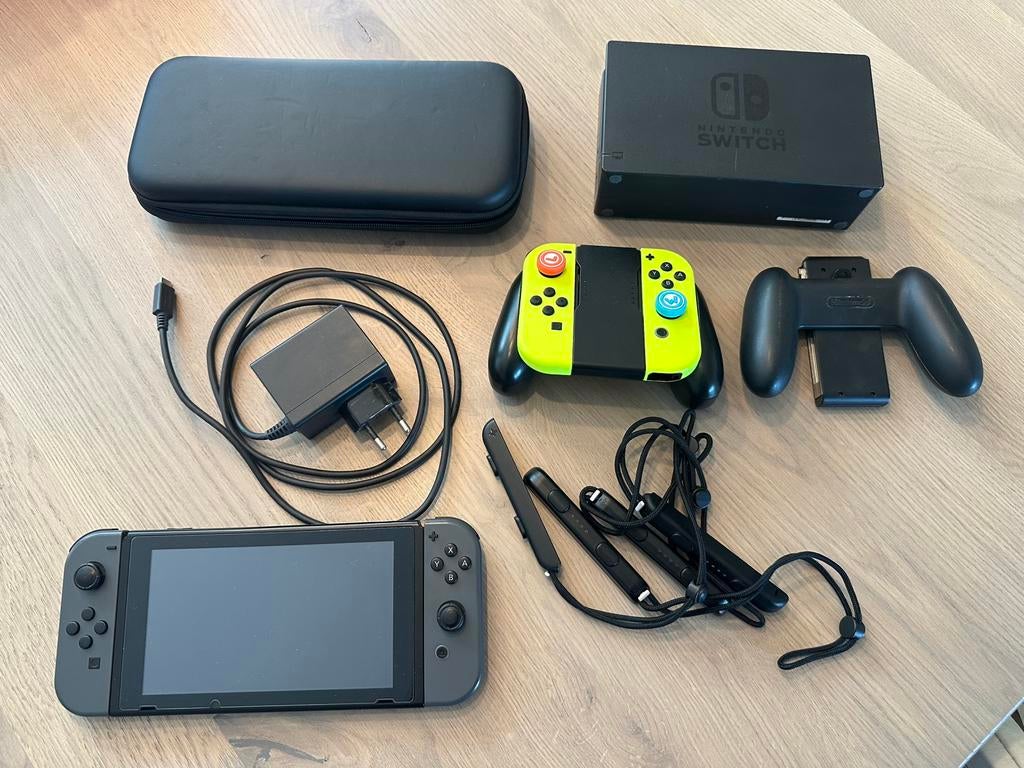 Nintendo switch v1 unpatched, Spelcomputers en Games, Spelcomputers | Nintendo Switch, Ophalen, Zo goed als nieuw, Met 3 controllers of meer