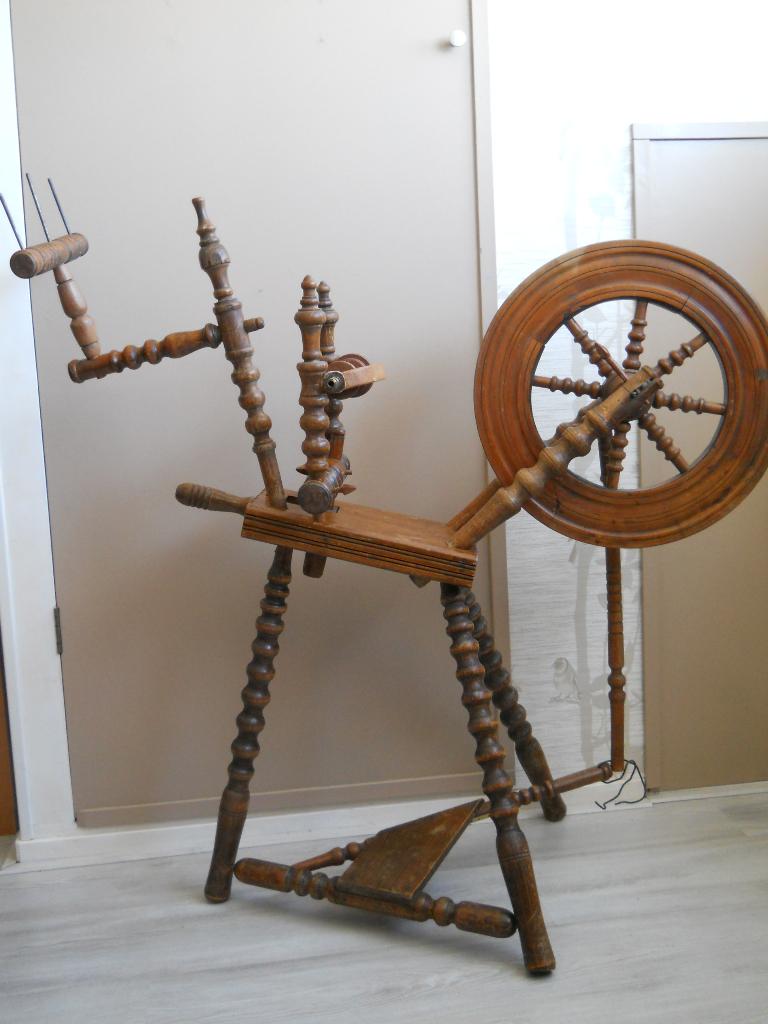 Spinnewiel, Ophalen, Gebruikt, Spinnewiel