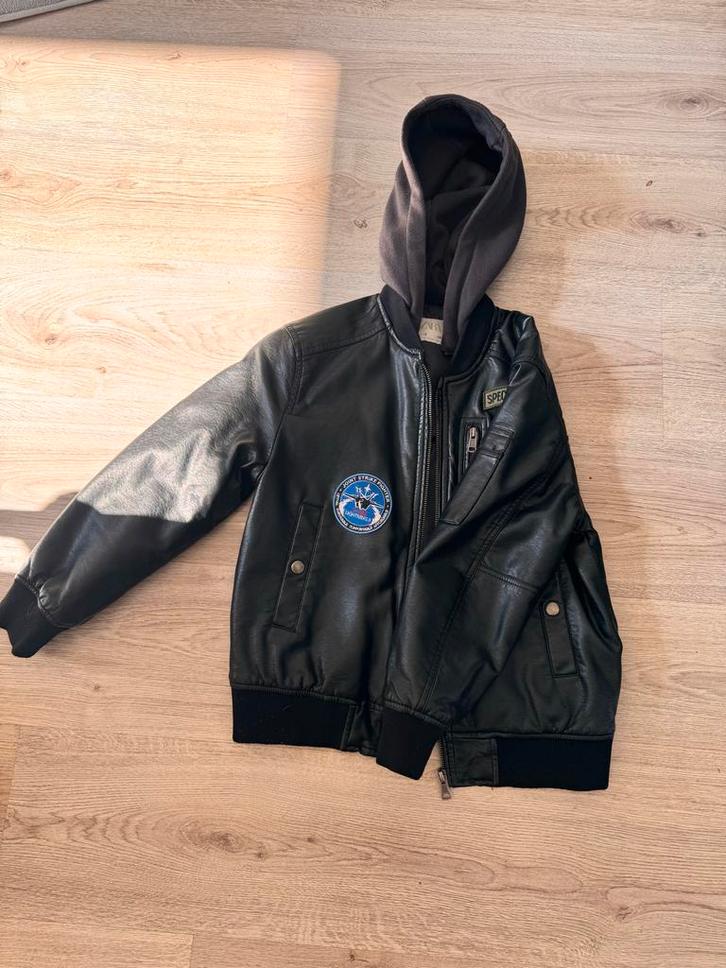 Zara jas maat 134, weinig gedragen, capuchon afneembaar, Kinderen en Baby's, Kinderkleding | Maat 140, Zo goed als nieuw, Jongen