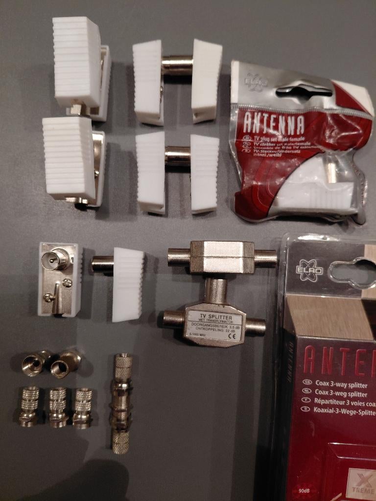 Antenne-aansluiting TV Coax-3 weg splitter, Ophalen of Verzenden, Zo goed als nieuw, Minder dan 2 meter, Overige kabels