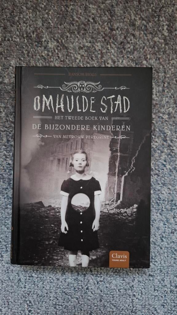 de bijzondere kinderen van mevrouw peregrine - Ransom riggs, Ophalen of Verzenden, Zo goed als nieuw