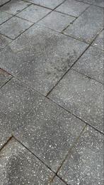 Gratis terrastegels - zelf verwijderen (ca. 40m2), Gebruikt, Ophalen of Verzenden, 10 m² of meer, Beton