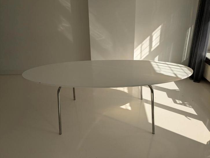 Wit ovalen tafel op stevig stalen frame, Huis en Inrichting, Tafels | Eettafels, 100 tot 150 cm, 200 cm of meer, Ovaal, Ophalen