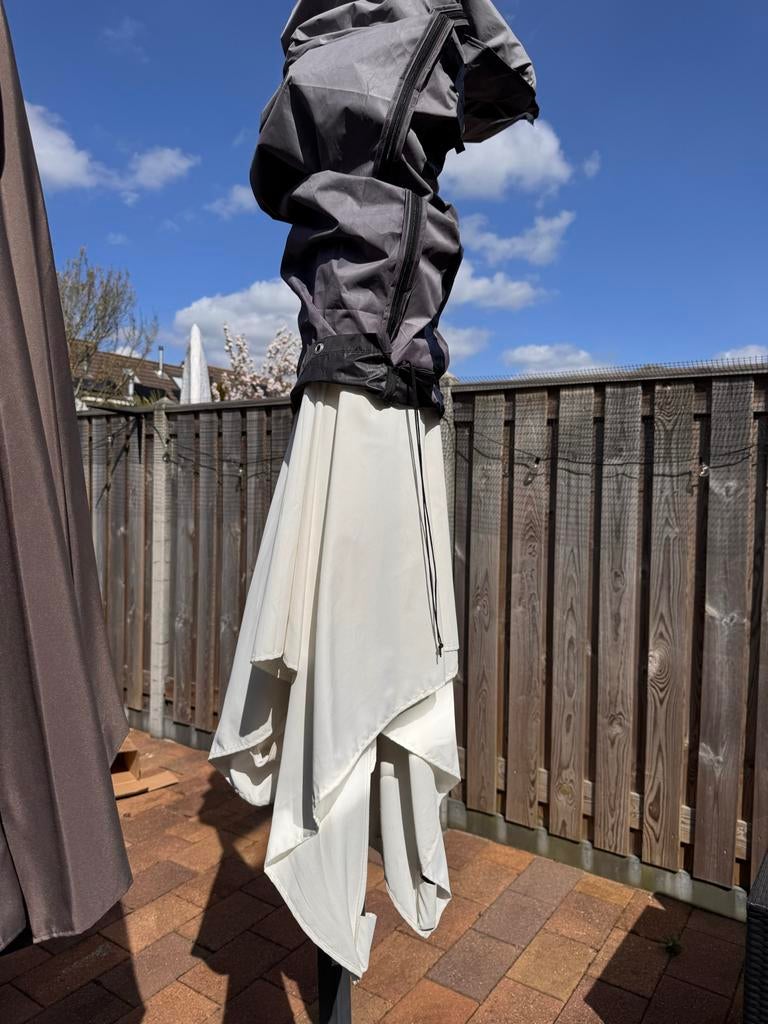 Gratis witte parasol met voet, Ophalen, Gebruikt, 2 tot 3 meter, Zweefparasol