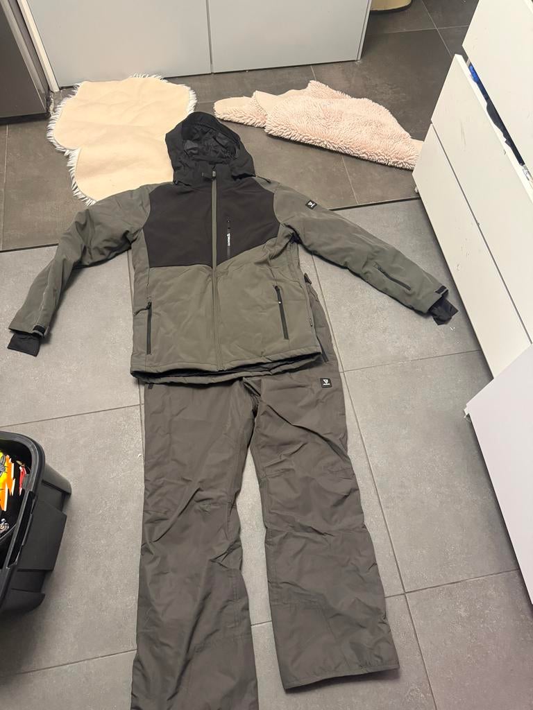 Brunotti ski/snowboard broek en jas - Nieuw, Kleding | Dames, Wintersportkleding, Ophalen of Verzenden, Nieuw, Maat 38/40 (M)