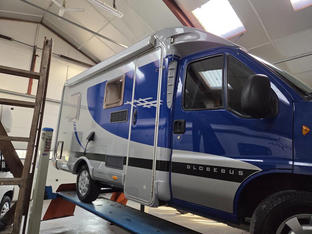 Dethleffs GLOBEBUS 2 offgrid 4PERS.NIEUWSTAAT ! 540cm lengte, Caravans en Kamperen, Campers, Ringverwarming, Info@autohuysruurlo.nl