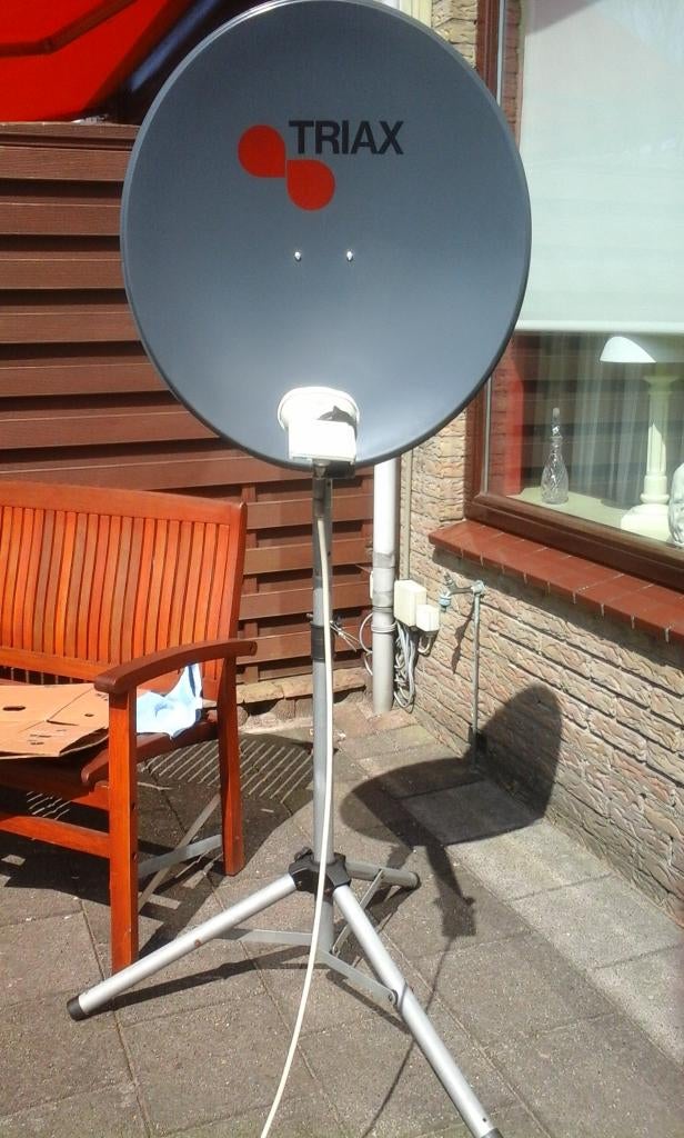 sateliet schotel en statief, Ophalen, Gebruikt, (Schotel)antenne-accessoires, Overige merken
