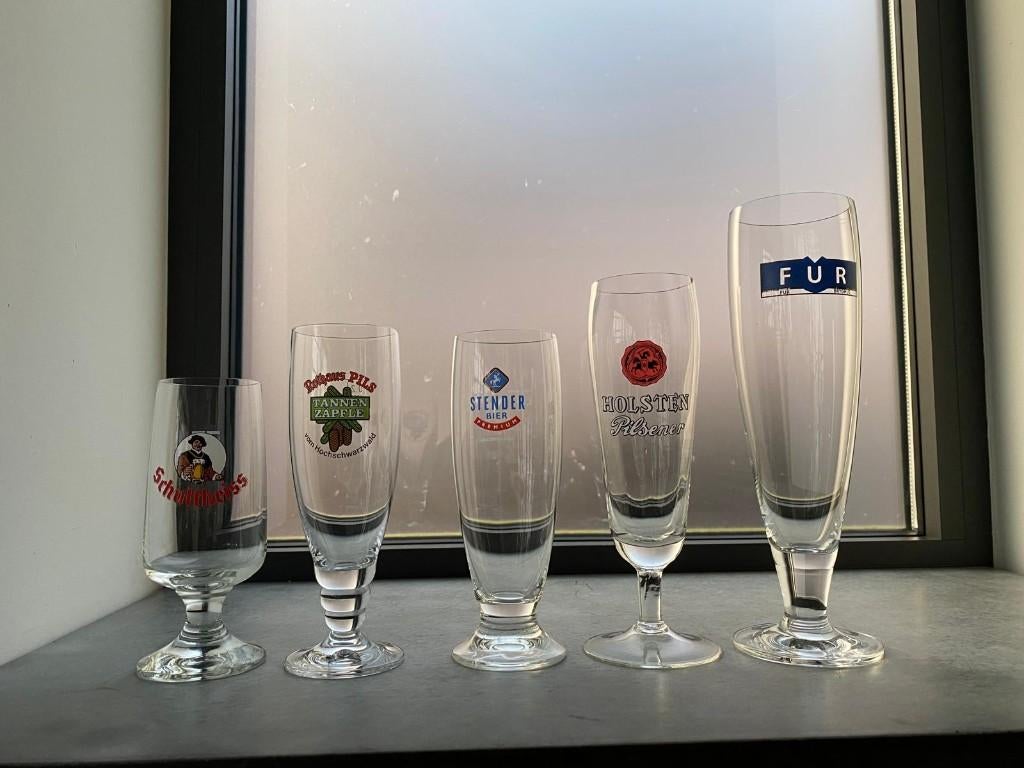 5 pils glazen op voet, Verzamelen, Biermerken, Nieuw, Glas of Glazen, Overige merken, Ophalen of Verzenden