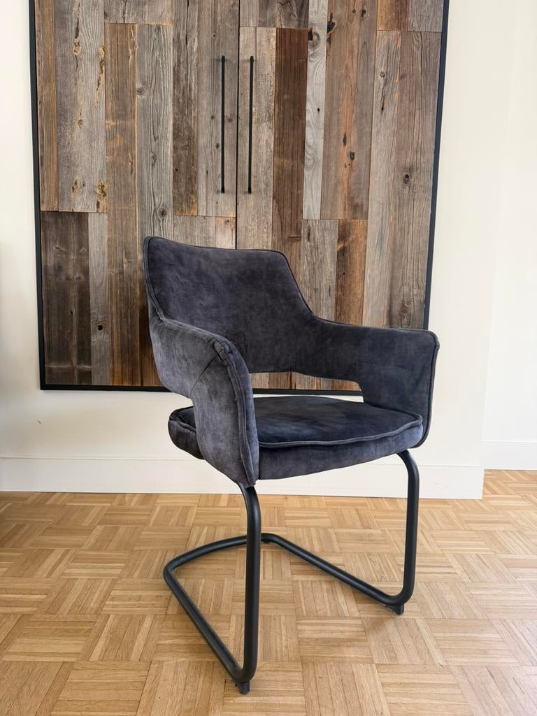 3 mooie stoelen By Boo Moeten Weg!, Ophalen, Zo goed als nieuw, Grijs, Drie