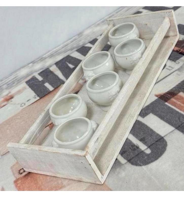 Vintage houten plankje met 6 eierdopjes eierdopje schaaltjes, Diversen, Pasen, Zo goed als nieuw, Ophalen of Verzenden
