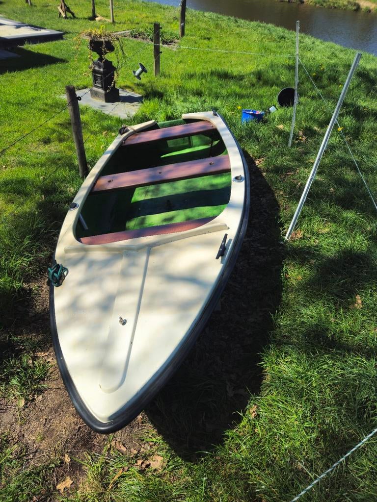 Vis/toerboot 4x1,2 m polyester, degelijke boot., Watersport en Boten, Vis- en Consoleboten, Gebruikt, Tot 10 pk, 3 tot 6 meter