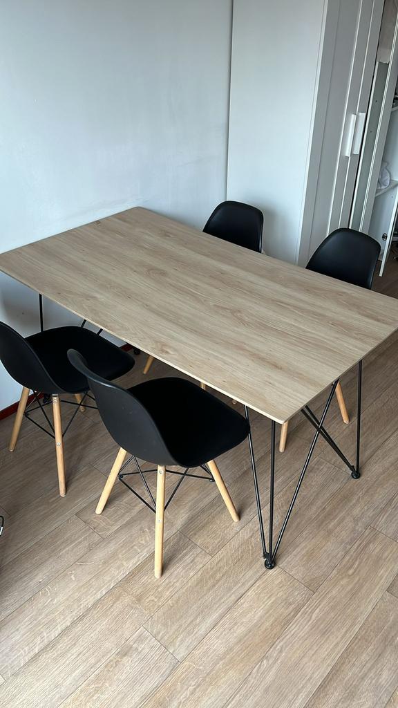 Tafel met zwarte poten, Ophalen, Zo goed als nieuw, Rechthoekig, 50 tot 100 cm