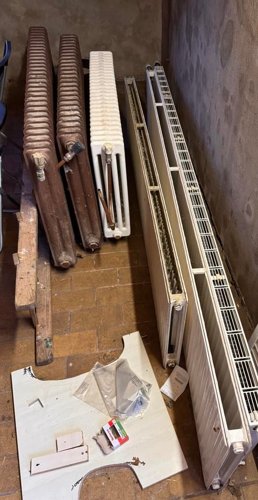 Gratis radiatoren Gratis, Doe-het-zelf en Verbouw, Verwarming en Radiatoren, Gebruikt, Radiator, 30 tot 80 cm, Ophalen
